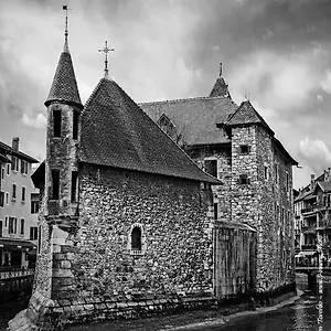 Design Appart O'prison.. Canal View & Old Prisons , Annecy France